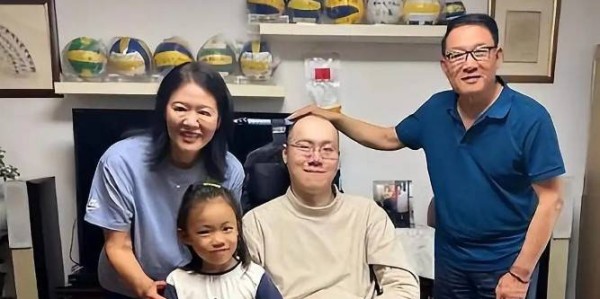 乐鱼leyu平台-瘫痪19年汤淼现状：母亲妻子均已改嫁，9岁女儿很可爱，郎平多次探望|周苏红|排球|中国男排|人生|前妻_新浪新闻