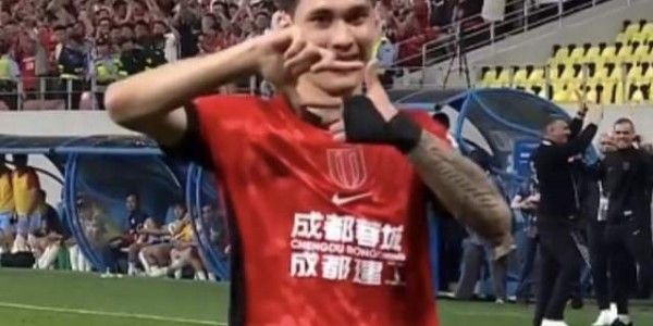 乐鱼leyu官网-成都蓉城豪取8连胜，进攻防守全中超第一：至少8人可进国足！